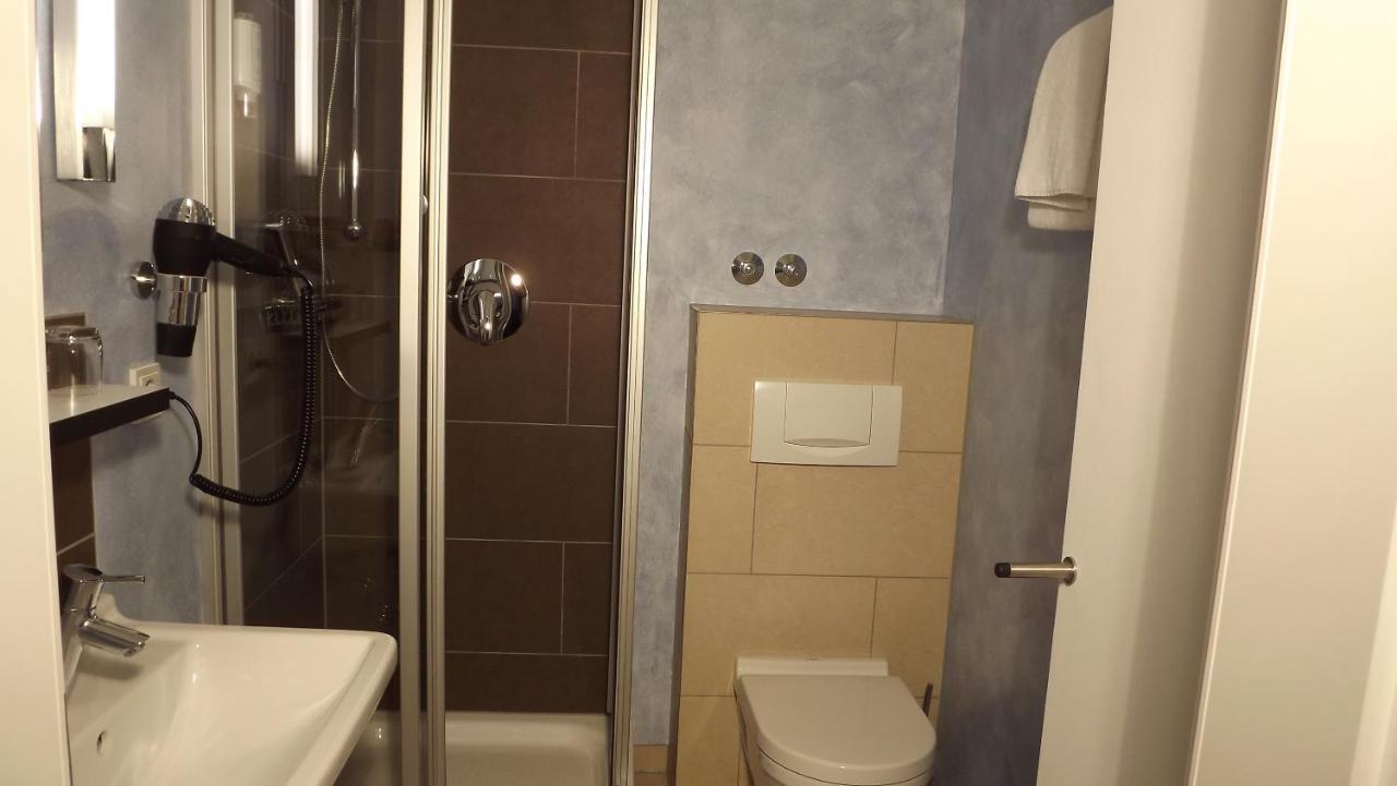 Hotel Cristall - Frankfurt 3*